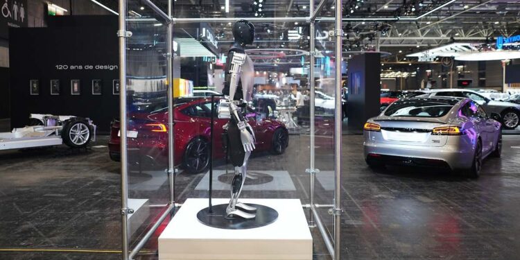 De autos eléctricos a robots humanoides: el giro de Tesla que inquieta a los inversores