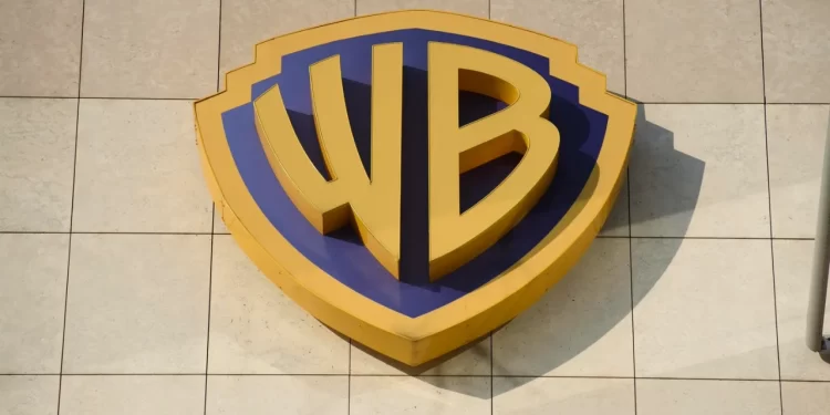 Acciones de Warner Bros. Discovery se disparan 26% mientras Paramount Skydance planea oferta