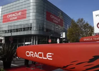 Oracle busca recaudar 15,000 mdd en ventas de bonos; sus acciones caen 2% tras el anuncio