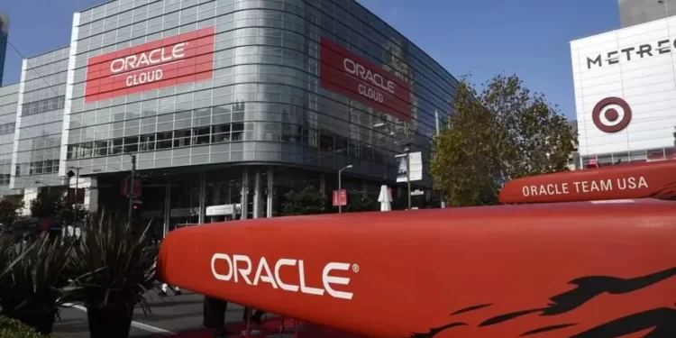 Oracle busca recaudar 15,000 mdd en ventas de bonos; sus acciones caen 2% tras el anuncio