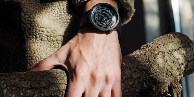 Swatch vende un reloj que satiriza los aranceles del 39% de Trump a Suiza