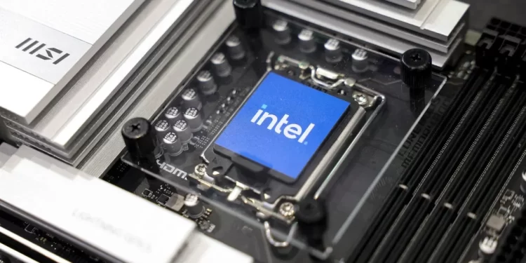 Acciones de Intel suben 6% tras supuesto acercamiento con Apple sobre una posible inversión