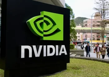 Nvidia invertirá 100,000 mdd en OpenAI a medida que se intensifica la competencia en los centros de datos de IA