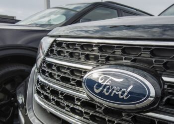 Ventas de autos eléctricos en EU caen tras eliminación de subsidios