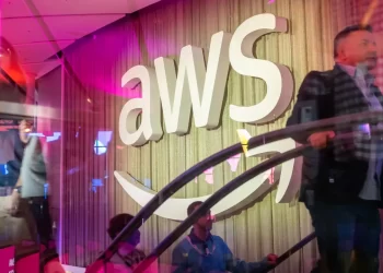 Acciones de Amazon se disparan impulsadas por la IA, generando crecimiento estelar en la unidad de nube AWS