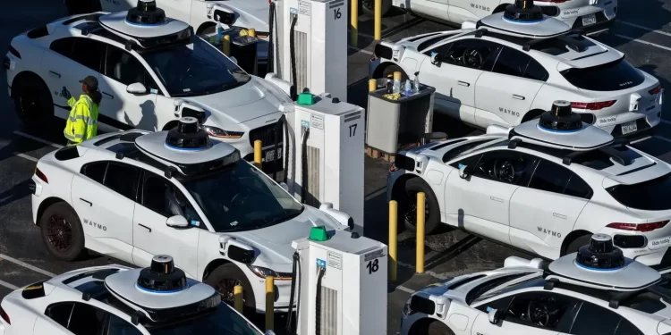 Waymo aspira a un millón de viajes en robotaxi a la semana