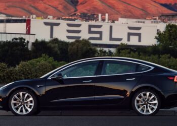 Tesla lanza una variante económica del Model 3 en Europa