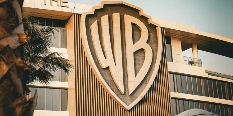 Trump dice que CNN debería venderse como parte del acuerdo con Warner Bros Discovery