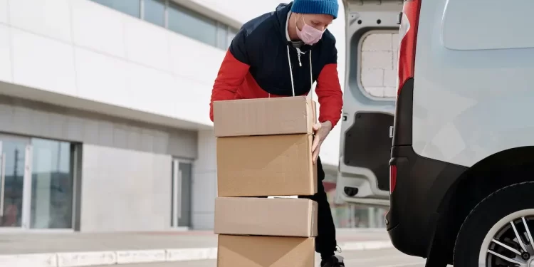 La compañía UPS implementa IA para detectar falsificaciones en medio del aumento de devoluciones navideñas