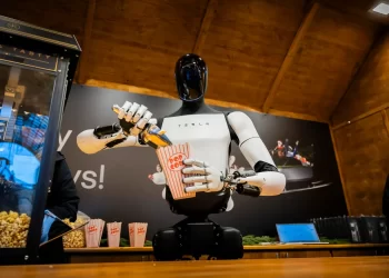 La resaca manufacturera de Tesla está empujando a Musk hacia la robótica
