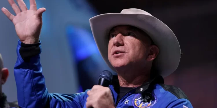 Cuidado Musk: firma de Bezos anuncia su red de comunicaciones satelitales