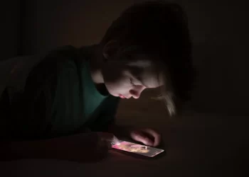 Meta, TikTok y YouTube irán a juicio por denuncias de adicción juvenil