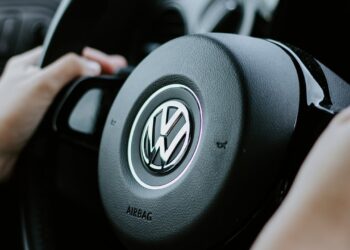 Volkswagen llama a revisión más de 44,000 vehículos en EU