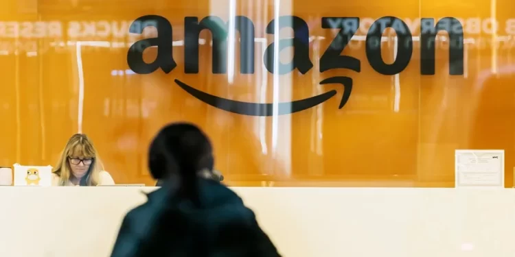 Acciones de Amazon caen mientras una inversión de 200,000 mdd aviva los temores sobre el regreso de la IA