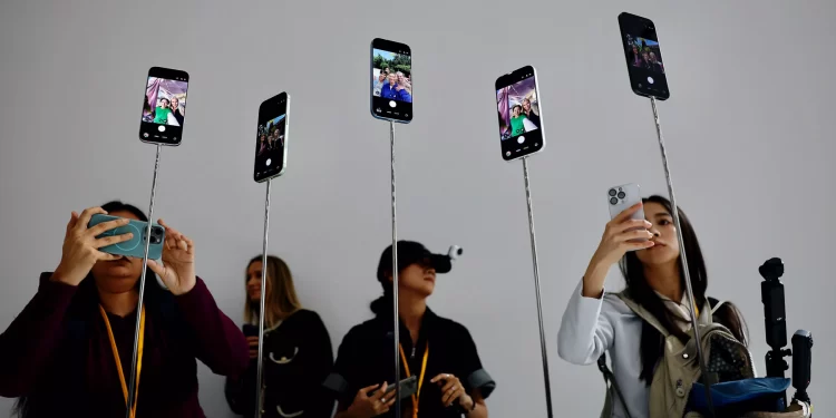 La escasez de RAM podrá encarecer el iPhone, prevé Cook