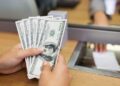 Remesas crecen en RD, pero el dólar débil y el desempleo en EE. UU. asoman riesgos