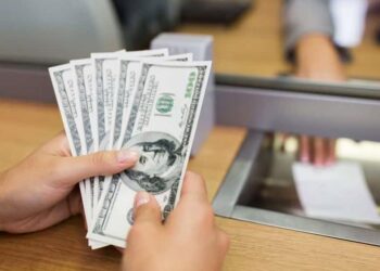 Remesas crecen en RD, pero el dólar débil y el desempleo en EE. UU. asoman riesgos
