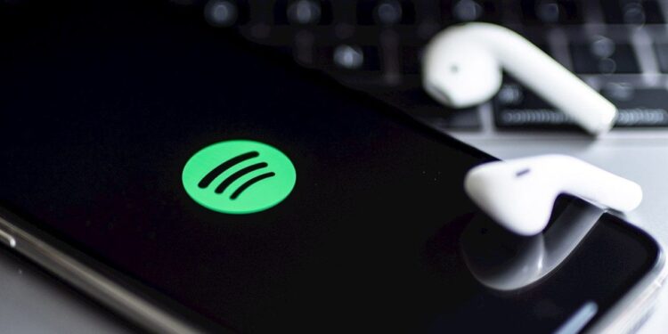 Spotify anuncia un pago récord de más de 11,000 mdd a la industria musical en 2025