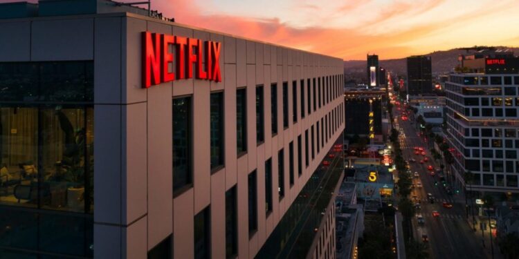 Codirectores ejecutivos de Netflix se ponen a la defensiva por el acuerdo de Warner Bros de 83,000 mdd