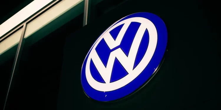 VW contempla recortar 100,000 empleos y cerrar 4 plantas en su mayor renovación hasta la fecha