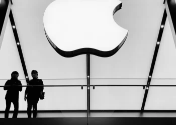 Acuerdo entre Apple e Intel sobre chips tiene sentido estratégico, pero la producción está a años de distancia