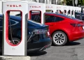 Tesla cae repentinamente 8%, a pesar de superar las expectativas en las entregas