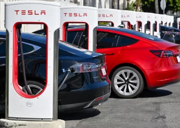 Tesla cae repentinamente 8%, a pesar de superar las expectativas en las entregas