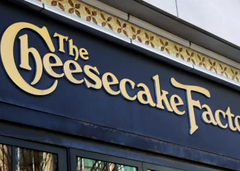 La racha récord de las acciones de Cheesecake Factory dispara la fortuna de su fundador a 300 millones de dólares