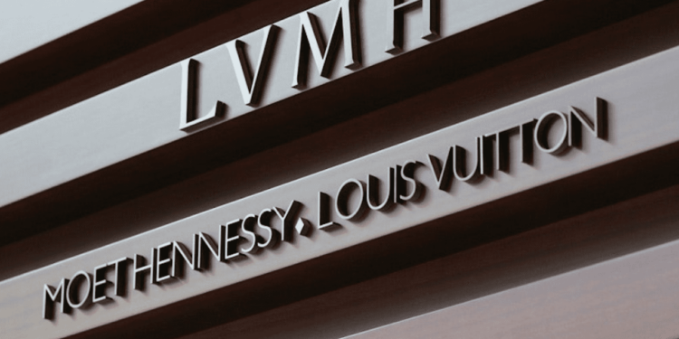 Ventas de LVMH aumentan gracias a demanda de artículos de lujo en EU pese a guerra con Irán