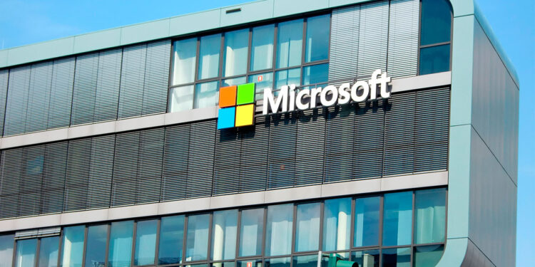 Microsoft eliminará 4,800 puestos en medio de su expansión en IA