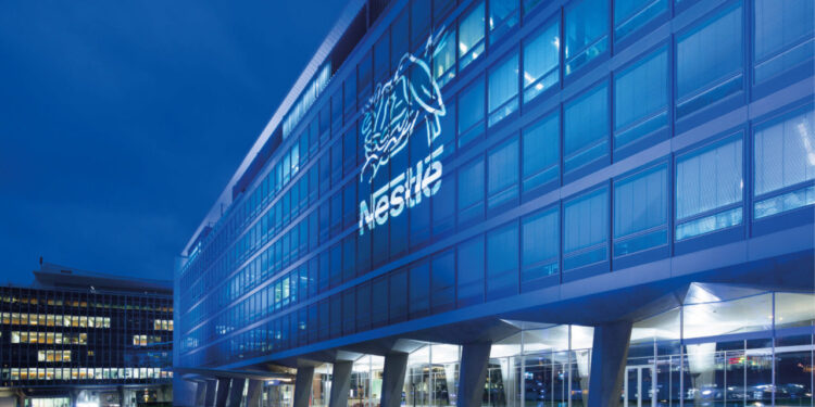 Nestlé eliminará los colorantes artificiales de todos los productos antes de finales de 2026
