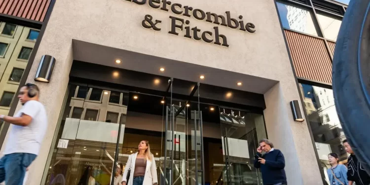 Acciones de Abercrombie se disparan un 35% tras anunciar reembolso de aranceles de 100 mdd