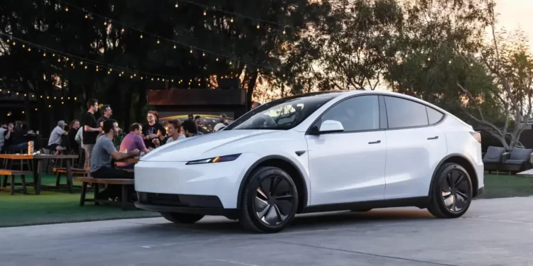 Tesla y otros inician retirada masiva de vehículos en China