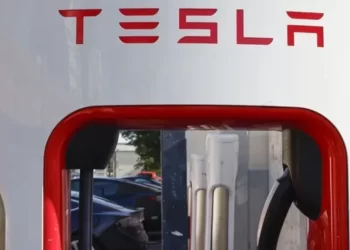 Regulador de EU investiga 1.2 millones de vehículos Tesla