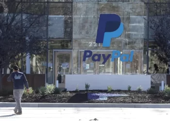 Acciones de PayPal se desploman 15% tras retirada de oferta de Advent y Stripe por 53,000 mdd