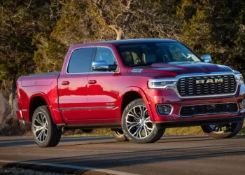 Stellantis retira del mercado 1.5 millones de camionetas Ram 1500 por esta razón