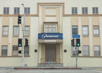 Fusión Paramount-Warner puede costar 4,500 empleos en Hollywood