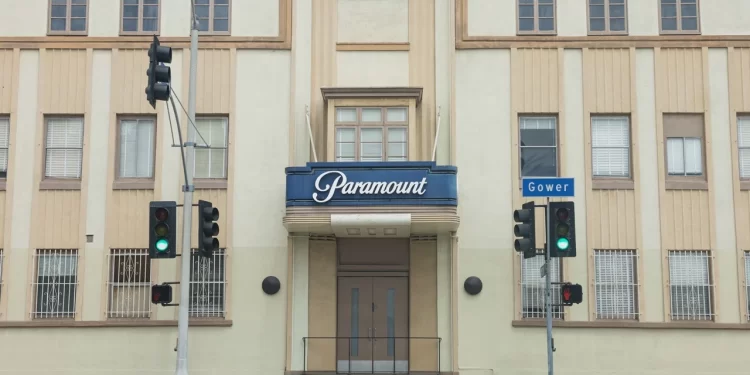 Fusión Paramount-Warner puede costar 4,500 empleos en Hollywood