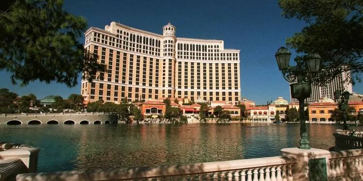 Multimillonario de los medios Barry Diller retira su oferta de 18,000 mdd por MGM Resorts; las acciones caen un 10%