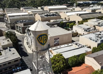 Autorizan a Paramount hasta 49.5% de capital extranjero tras fusión con Warner