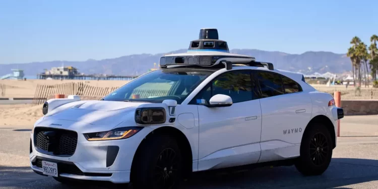 Waymo estrena robotaxis en tres nuevas ciudades de EU