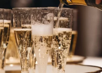 Productores de Champagne recurrirán a reservas tras la reducción de cosecha por olas de calor