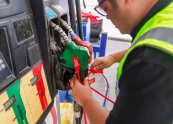 Gobierno decide congelar precios de las gasolinas, el gasoil y el GLP