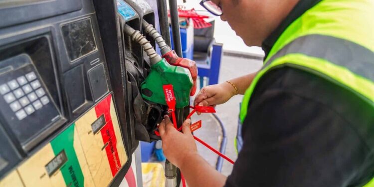 Gobierno decide congelar precios de las gasolinas, el gasoil y el GLP
