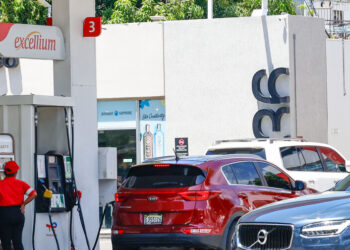 Los principales combustibles suben hasta RD$9.00; gasolina premium costará RD$350