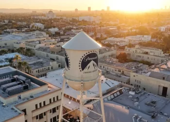 Juez examinará polémico acuerdo de fusión de Paramount y Warner, mientras persisten ‘cuestiones pendientes’