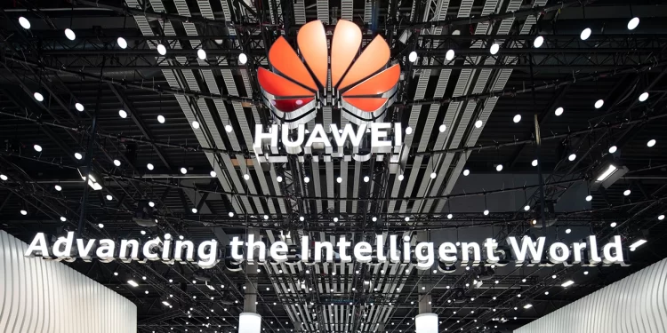 Comienza en EU juicio contra Huawei; se califica a la empresa de organización criminal