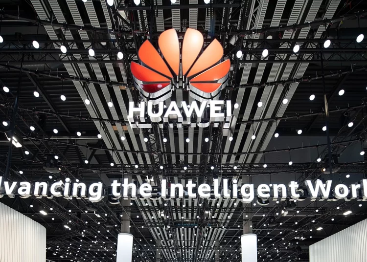 Comienza en EU juicio contra Huawei; se califica a la empresa de organización criminal