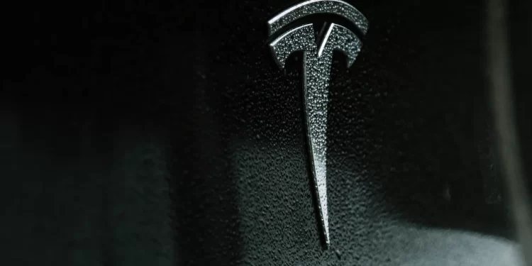Tesla se enfrenta a un importante juicio por presunta discriminación contra los trabajadores negros, tras años de demandas
