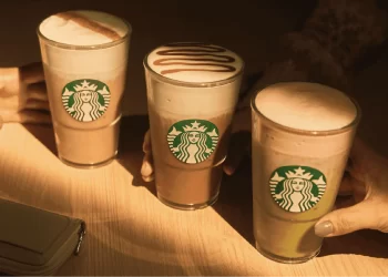 Starbucks acelera planes de reestructuración pese a la recuperación de las ventas